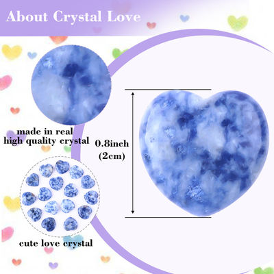 Cristali curativi lucidi a forma di cuore rilasciano la pressione