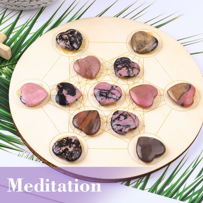 Cristalli in forma di cuore di rhodonite vetrata per il bilanciamento del chakra