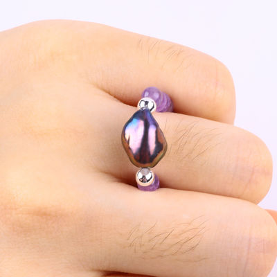 Anello a perline di pietra preziosa a 4 mm fatto a mano Anello di pietra di sodalite elastica regolabile con fascino per la festa