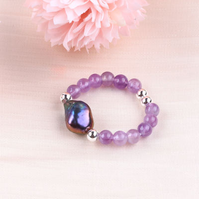 Anello a perline di pietra preziosa a 4 mm fatto a mano Anello di pietra di sodalite elastica regolabile con fascino per la festa