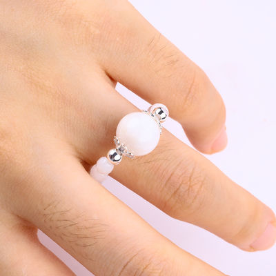 Anello a perline di gemma a mano a 4 mm regolabile anello di pietra d'agata bianca elastico per indossare tutti i giorni