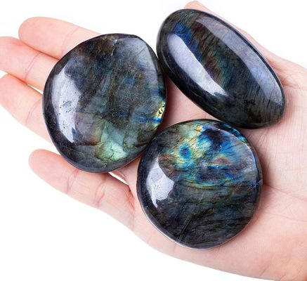 Pietra di palma di labradorite naturale curativa lucidata di tasca Pietra di roccia di labradorite irregolare Pietra di preoccupazione rilasciante di ansia