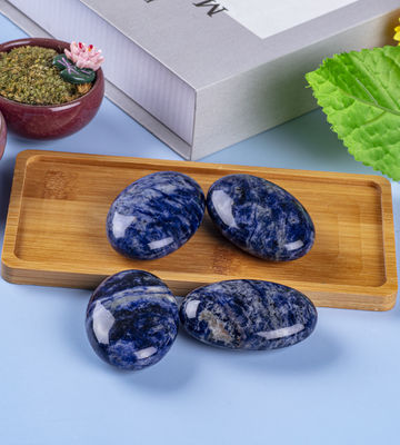 Sodalite naturale lucidata pietra di palma Sodalite tascabile gemma Sodalite pietra di preoccupazione per alleviare lo stress Decorazione domestica