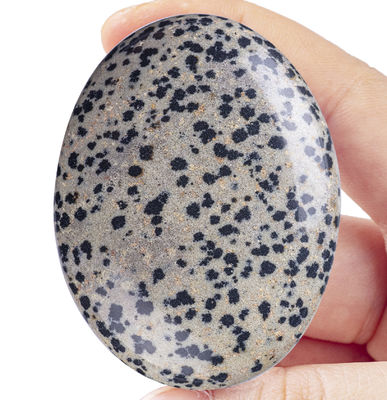 Pietra di palma dalmata naturale lucidata di giaspo pietra ovale di cristallo dalmata pietra energetica per la decorazione degli edifici