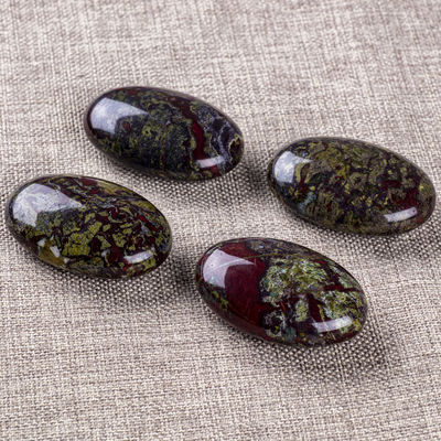 Pietra di sangue di drago naturale pietra artigianale a forma ovale pietra di sangue di drago pietra di palma pietra preziosa per la decorazione domestica
