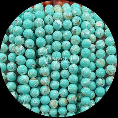 Braccialetti, perle di gemma, fili di perle turchesi per la realizzazione di gioielli fai da te.